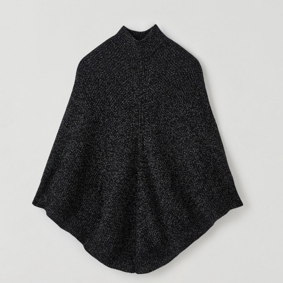 Roots Sweaters - BNWT ROOTS Snowy Fox Poncho in Black